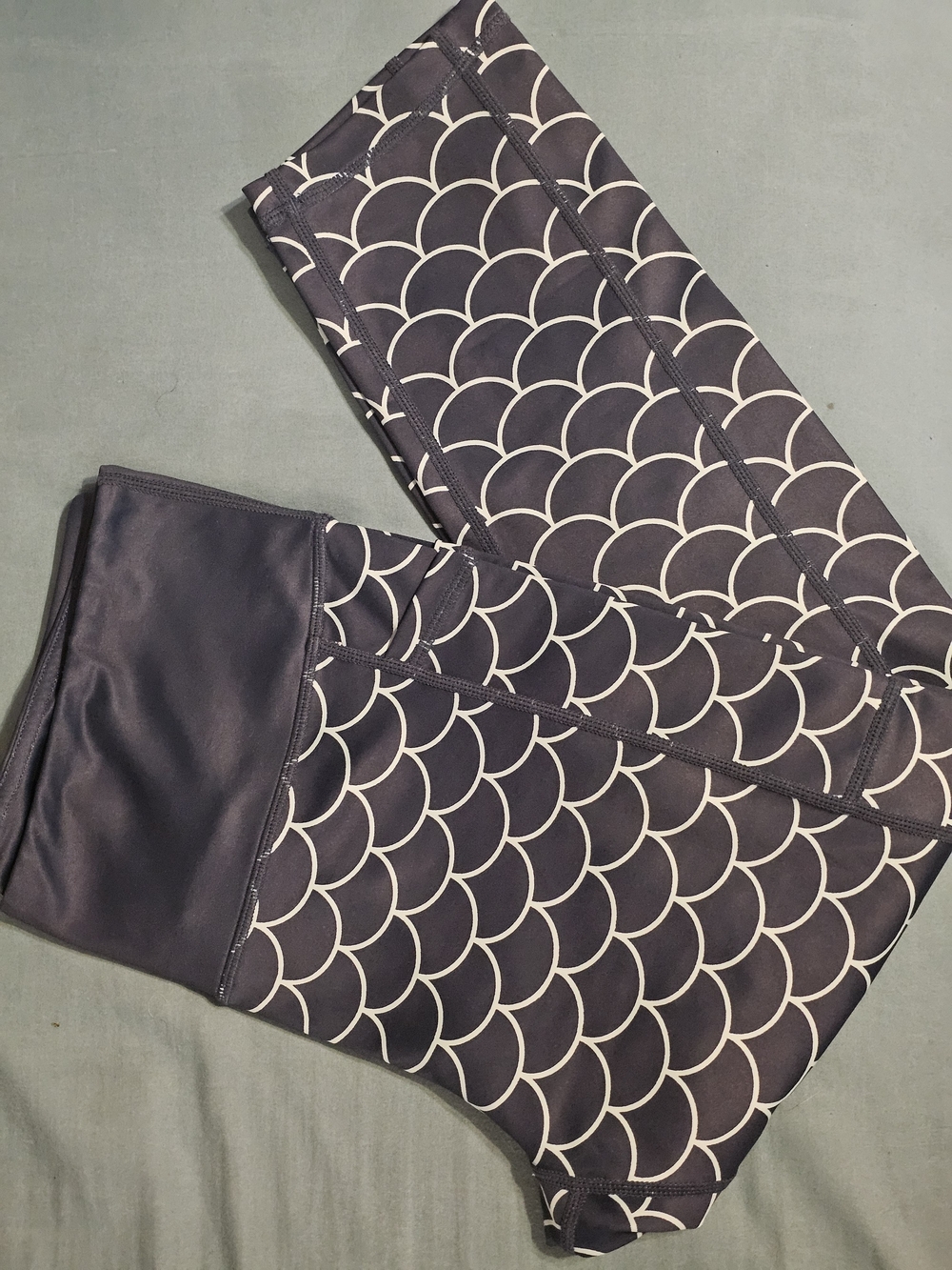 Constantly Varied Gear (CVG) Dragon Scales Capris - Medium